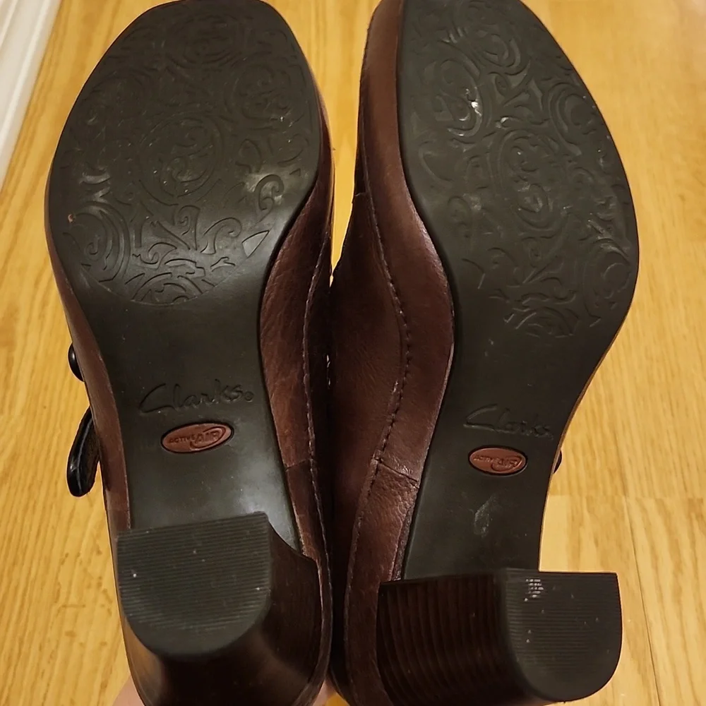 Clarks Artisan Leather Heels - Picture 4 of 9